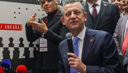 Özgür Özel’den ‘belediyeler’ açıklaması: ‘Şimdi çıkıp o arkadaşlara teşekkür telefonu açacağım’